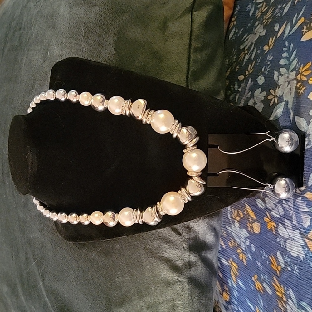 EUC Silvertone and Faux Pearl Necklace with Silvertone Bubble Ball Earrings